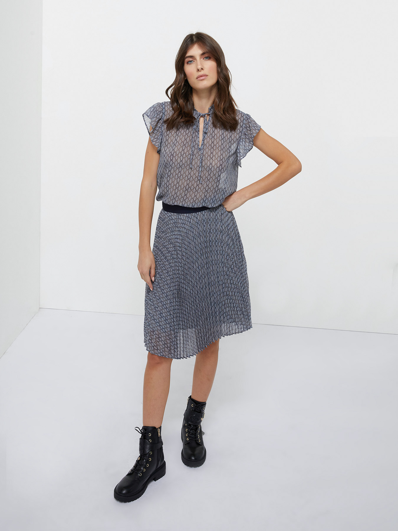 Falda plisada con estampado de cadenas image number 2