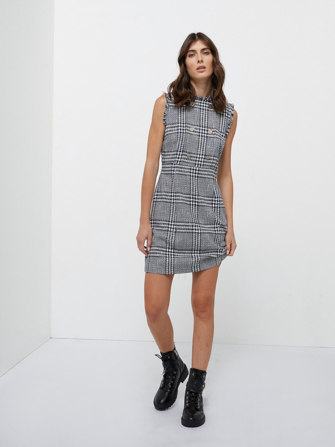 Chequered pattern yarn-dyed sheath dress image number 0