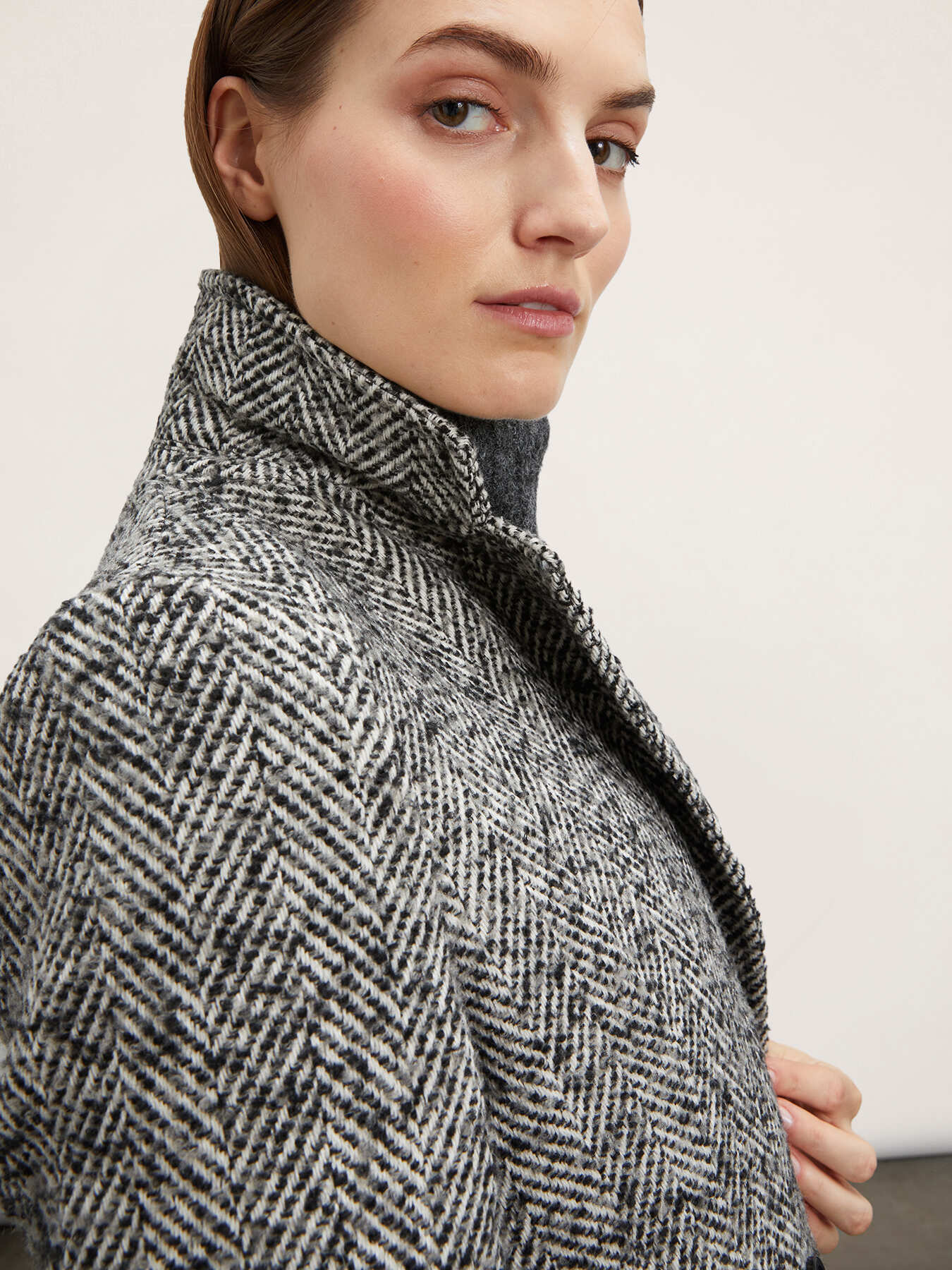 Wool blend herringbone yarn dyed coat image number 2
