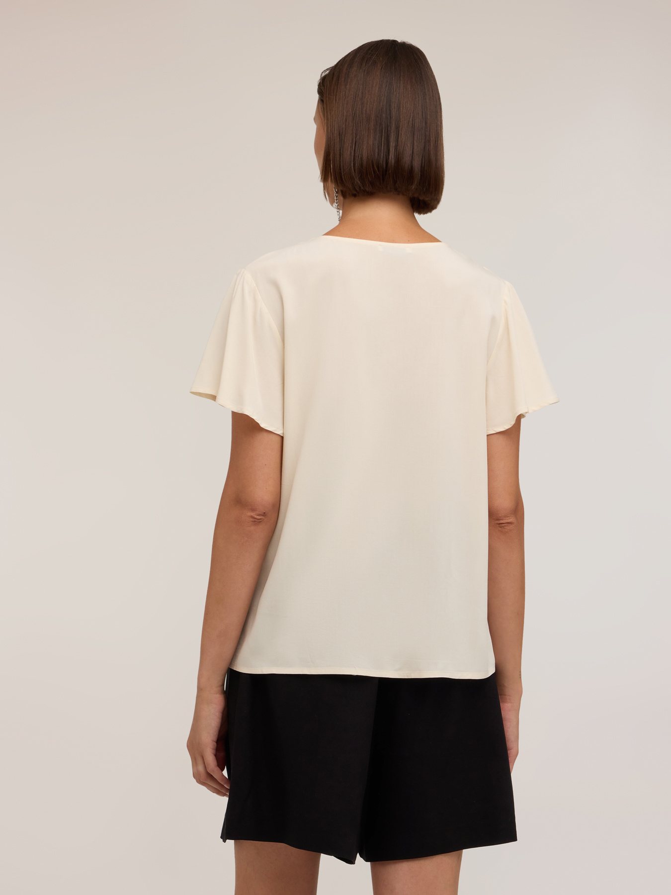 Blusa con scollo a V e maniche a volo image number 1
