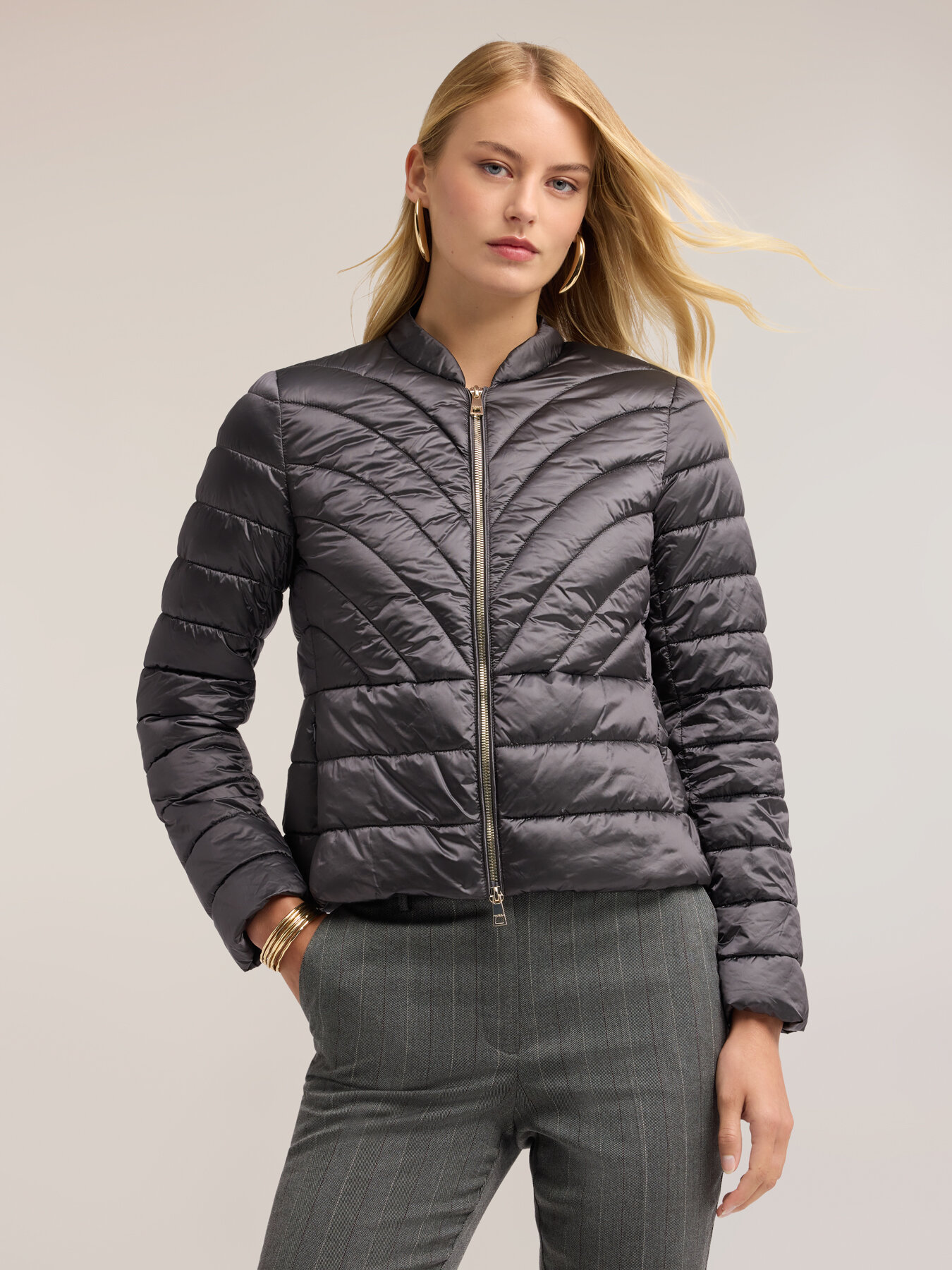 Lightweight short puffer jacket with high neck image number 3