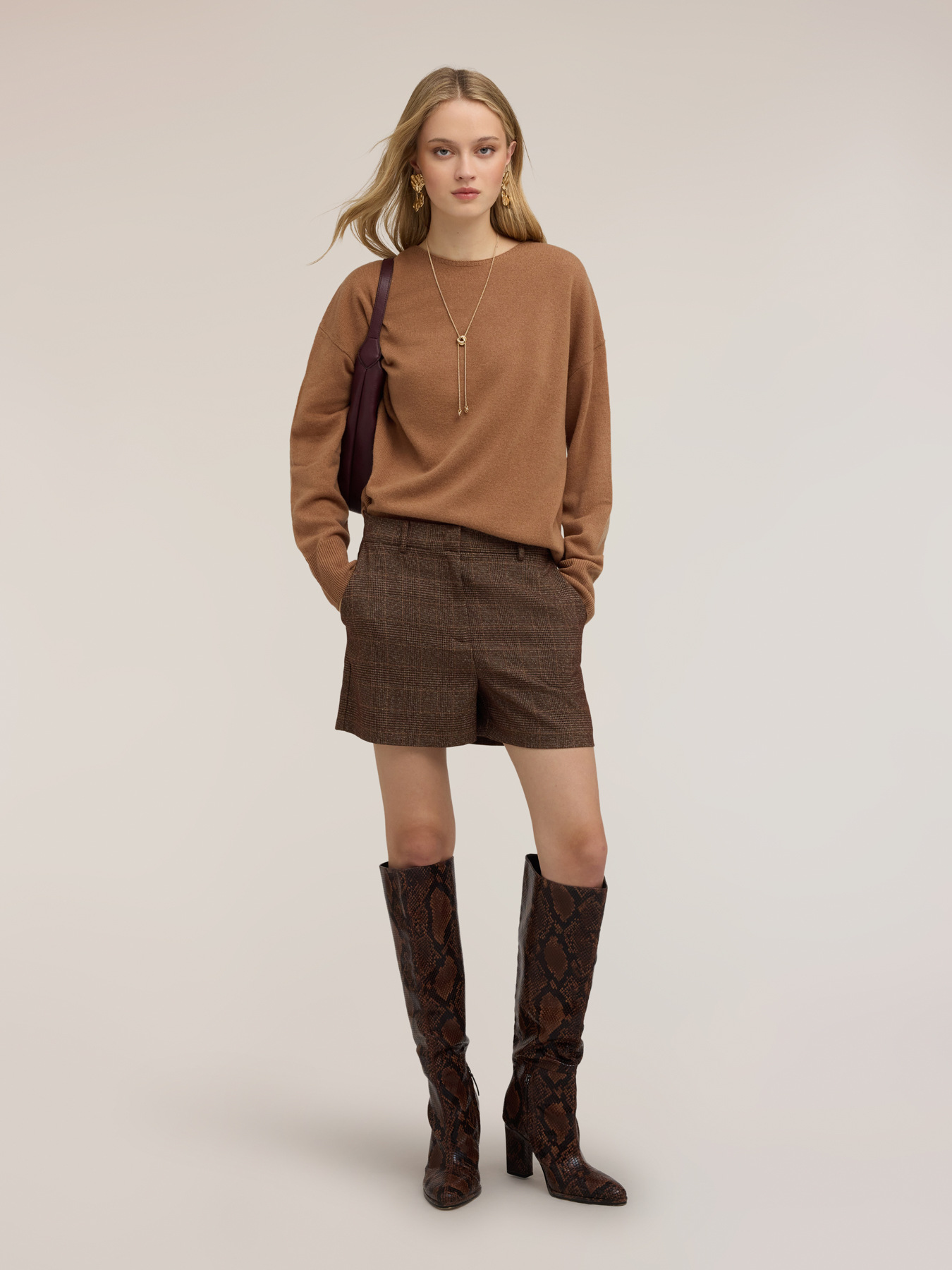 Pull en laine avec boutonnage dans le dos image number 2
