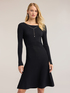 Ausgestelltes Kleid aus gerippter Strickware mit Kettchen image number 0