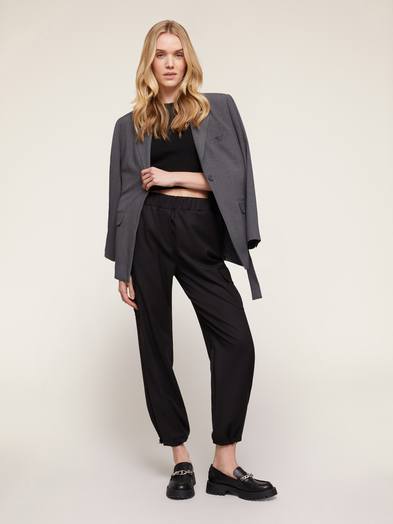 Pantaloni cargo fluidi image number 3