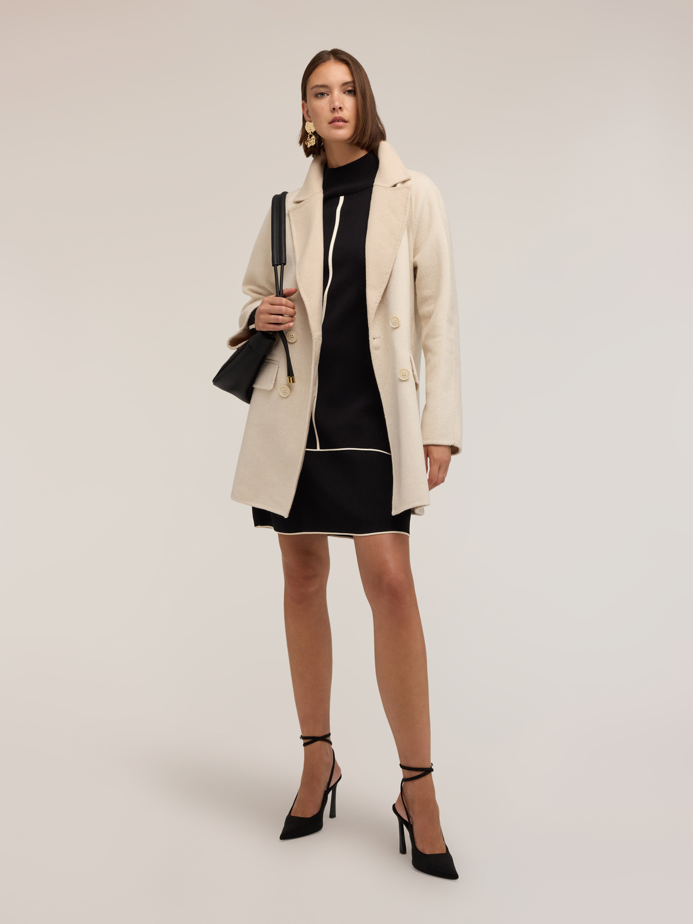 Double-breasted coat in wool blend double cloth image number 2