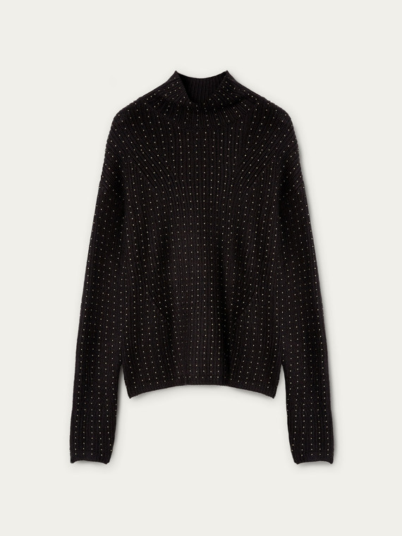 Ribbed knit sweater with studs