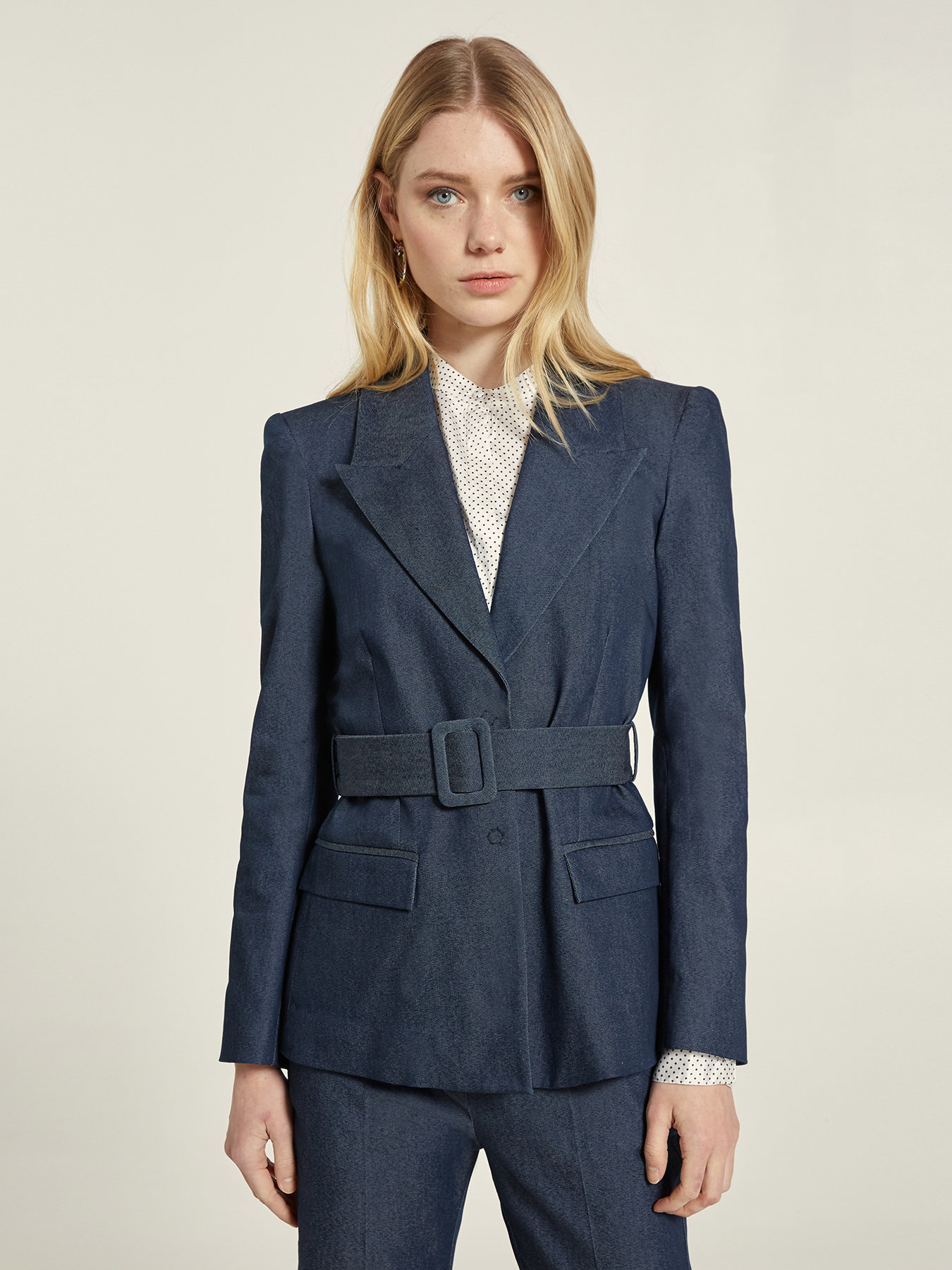 Blazer amplia con efecto de tela vaquera con cinturón image number 0