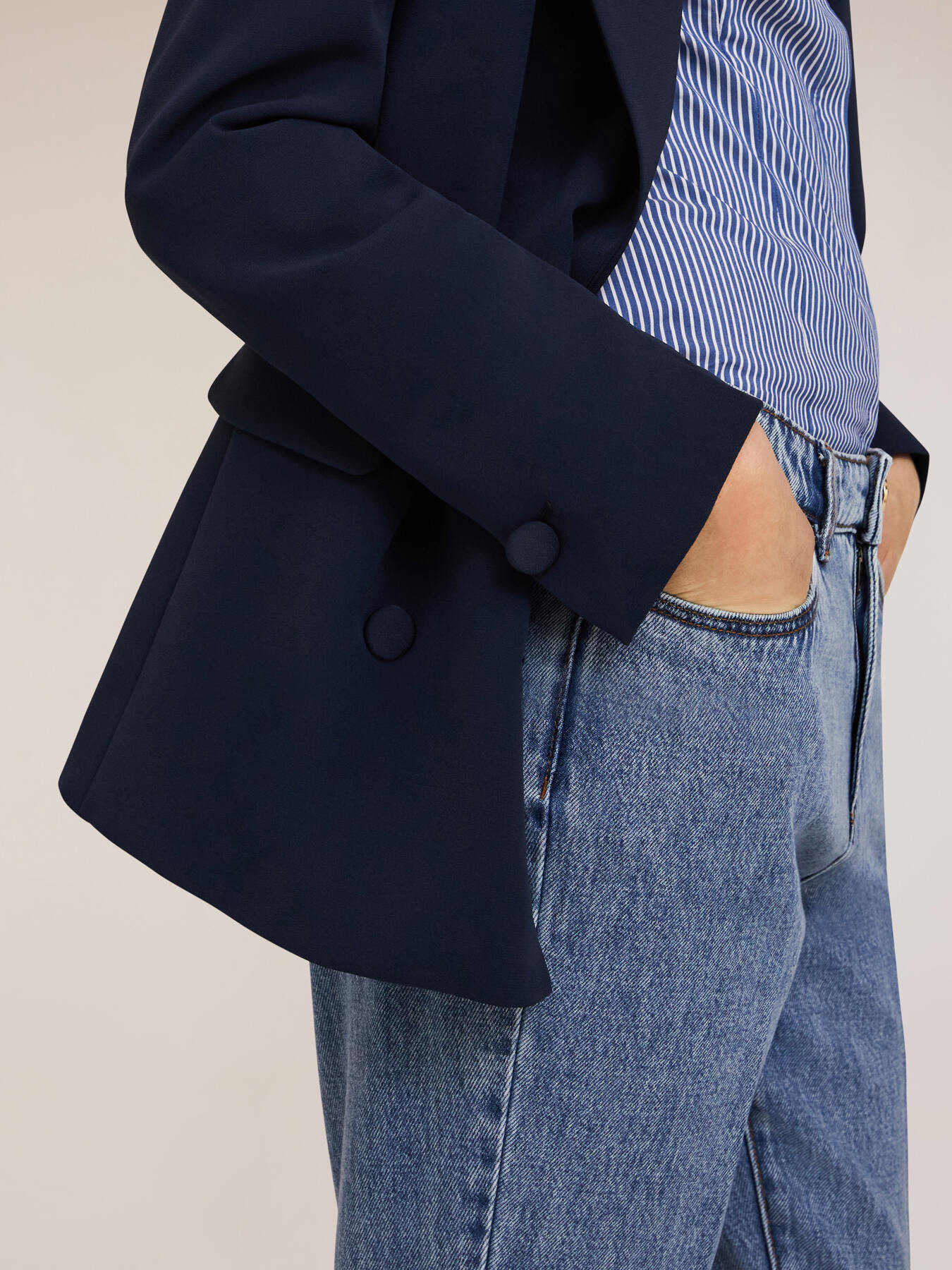 Double-breasted oversized blazer image number 3