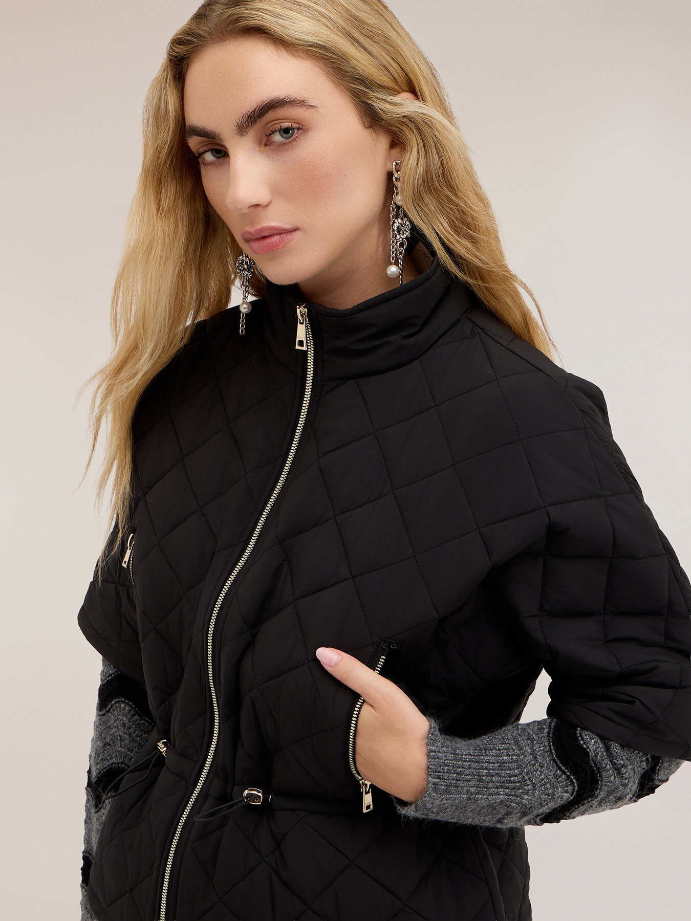 Quilted hooded cape with drawstring image number 3