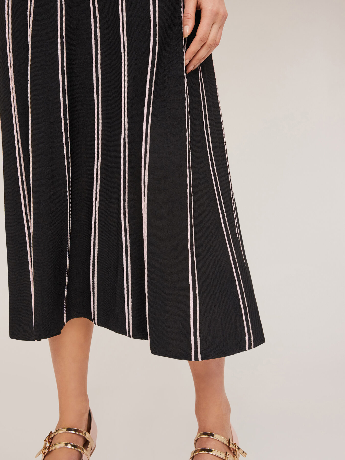 Gonna a righe in maglia effetto pliss&eacute; image number 2