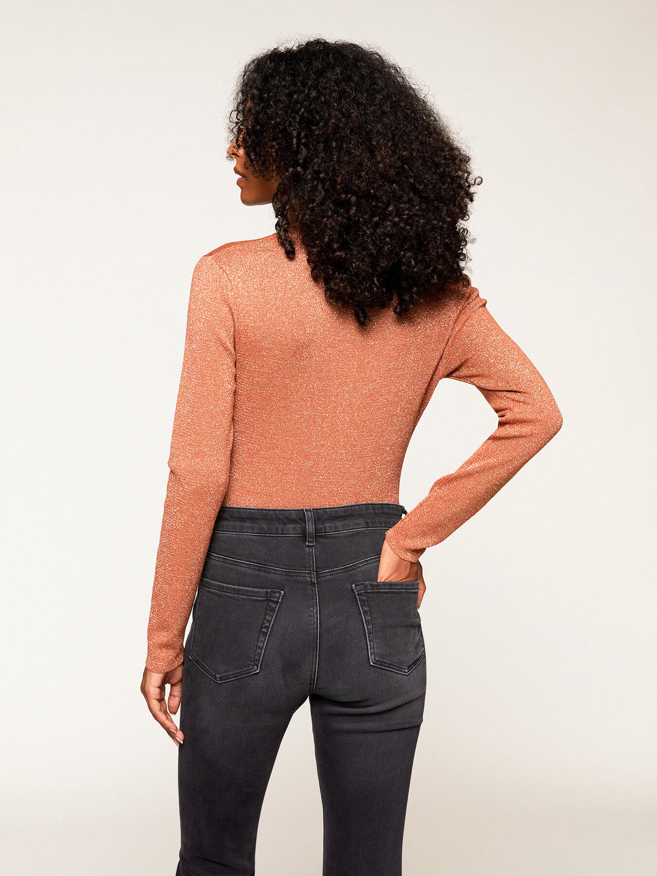 Rollkragenpullover aus Lurex-Viskose image number 1