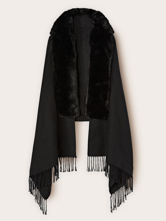 Wool poncho with fringes