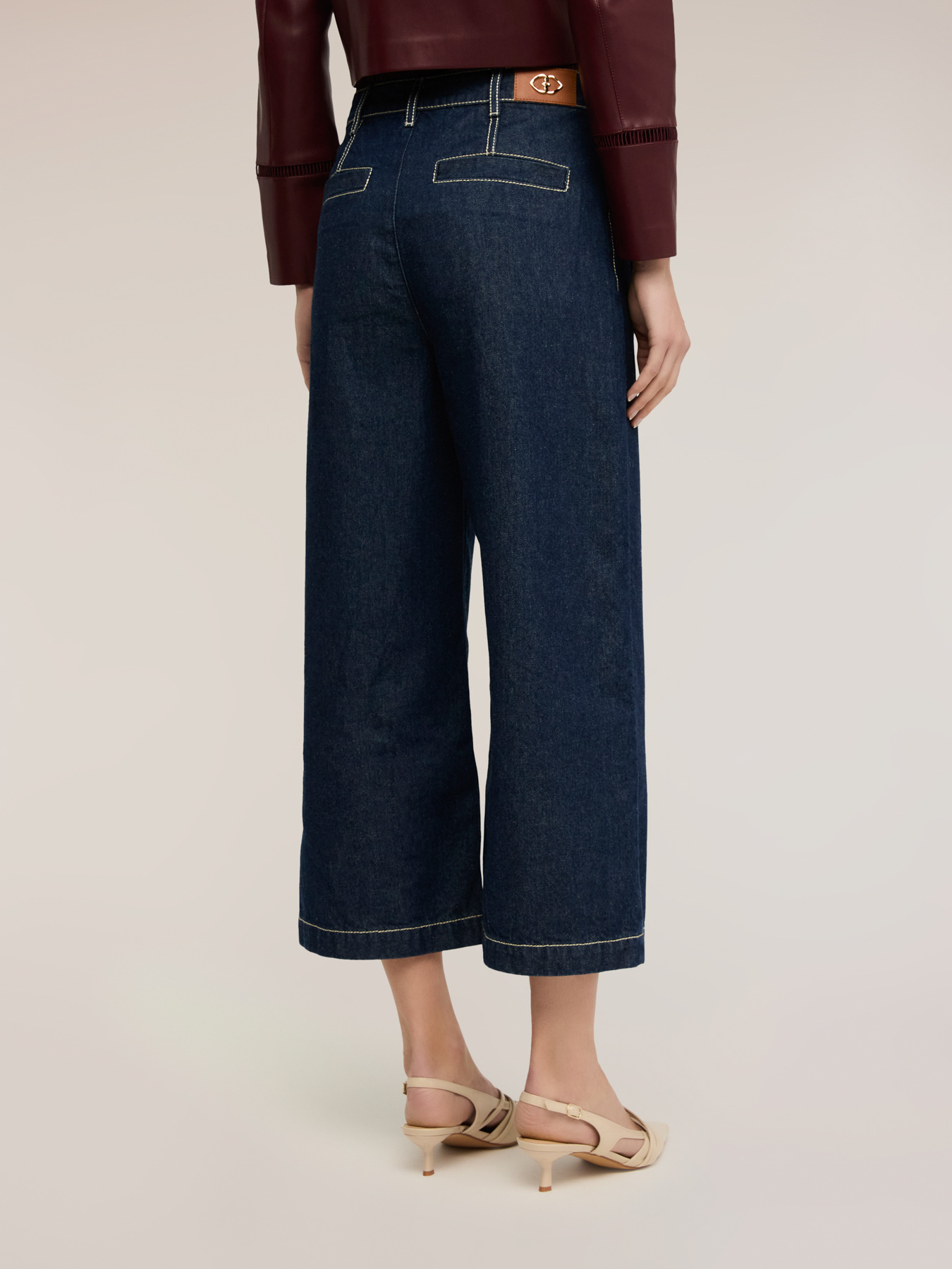 Cropped wide leg jeans with contrast stitching image number 1