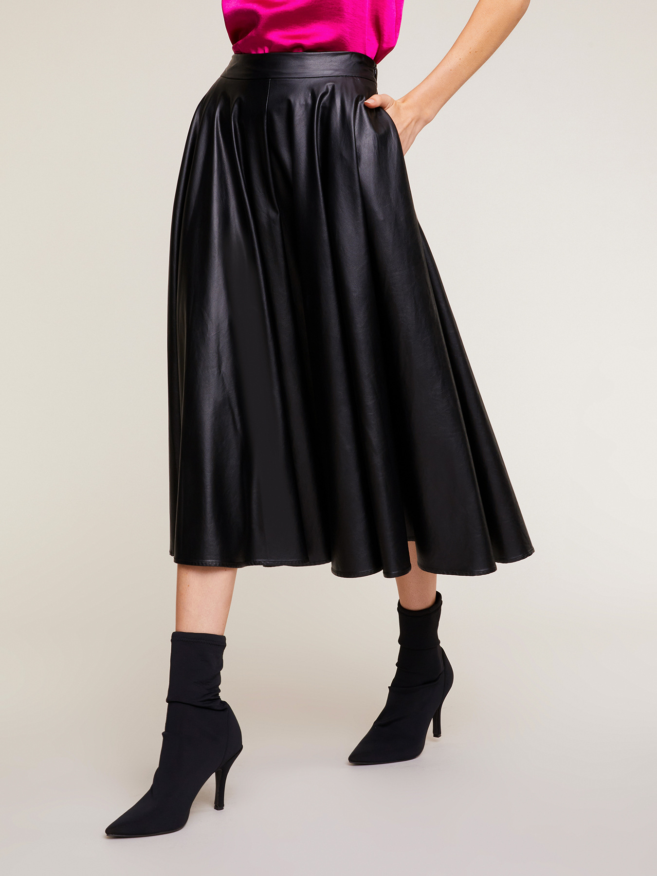 Jupe cloche en simili-cuir image number 0
