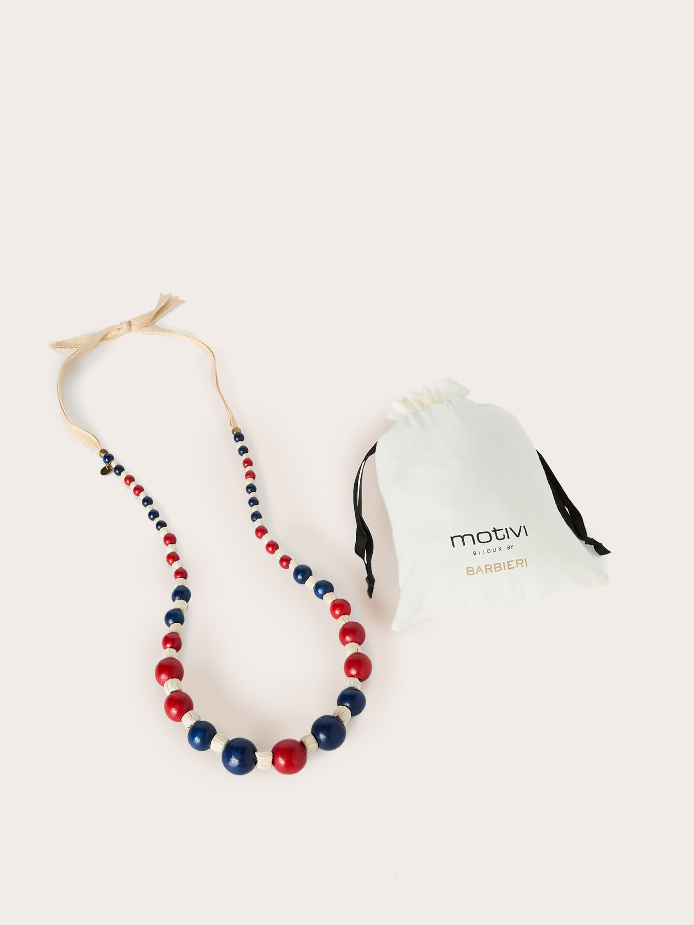 Long necklace with wooden and raffia beads image number 3