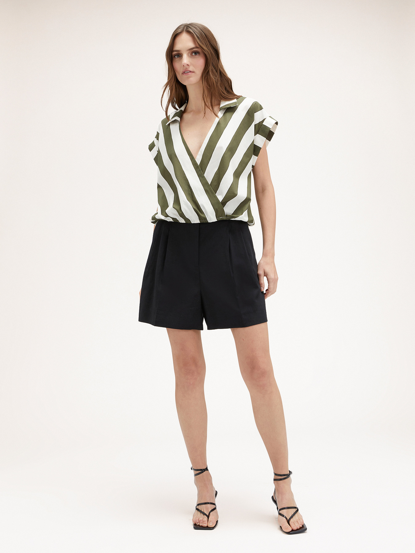 Blusa de kimono con cuello a rayas image number 3