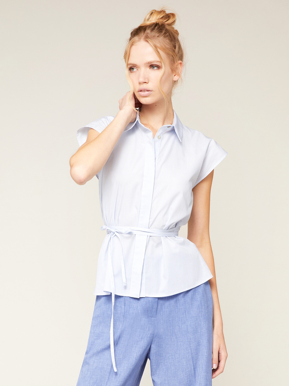 Short-sleeved striped shirt with ribbon