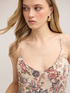 Top de raso con estampado image number 3