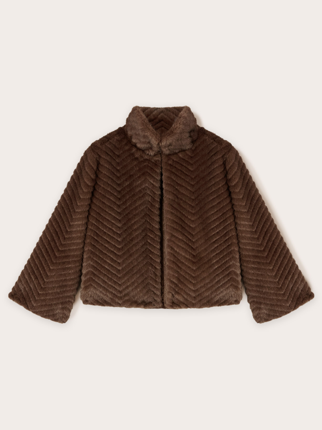 Short Chevron cut plush cape image number 4