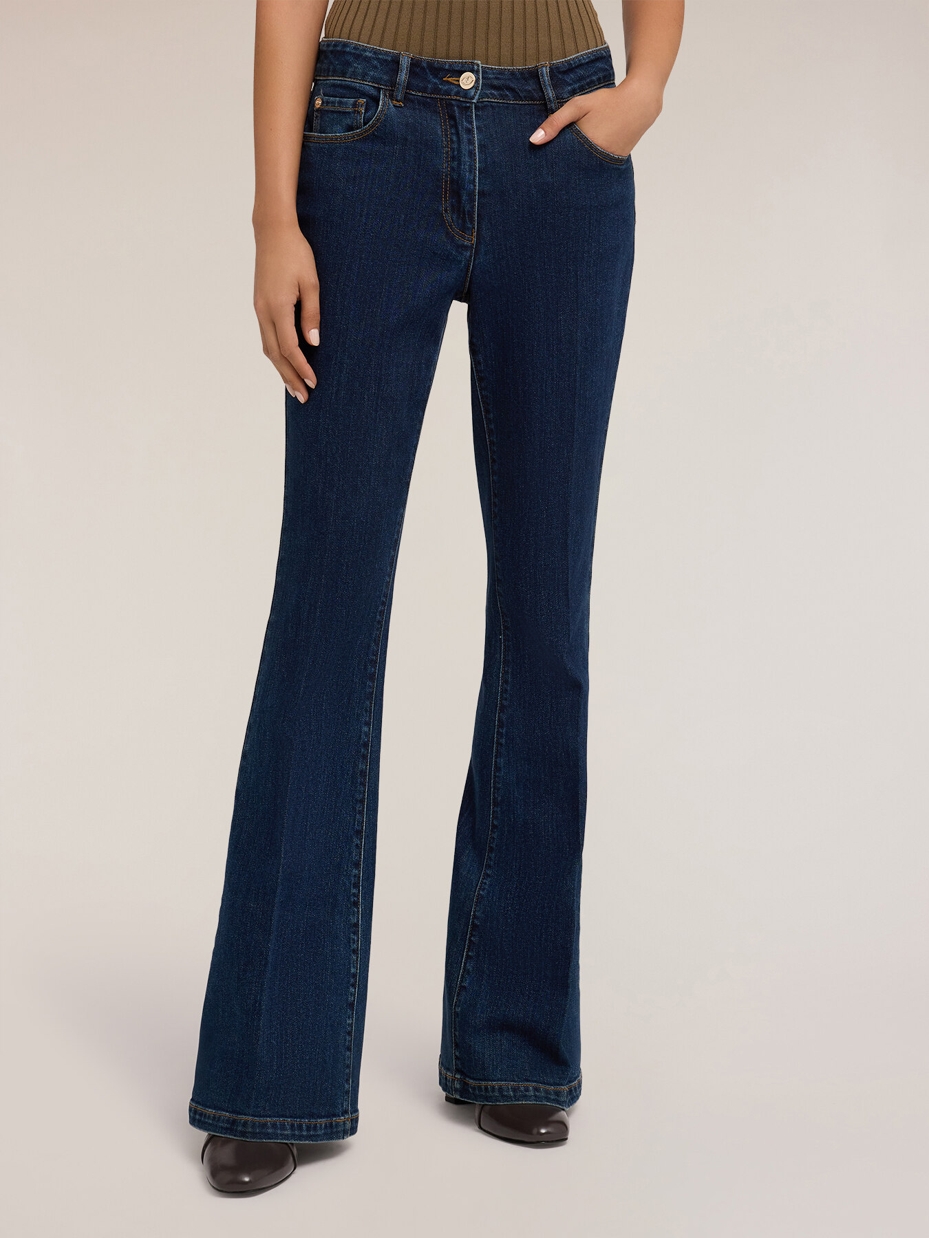 Elle flare jeans image number 0