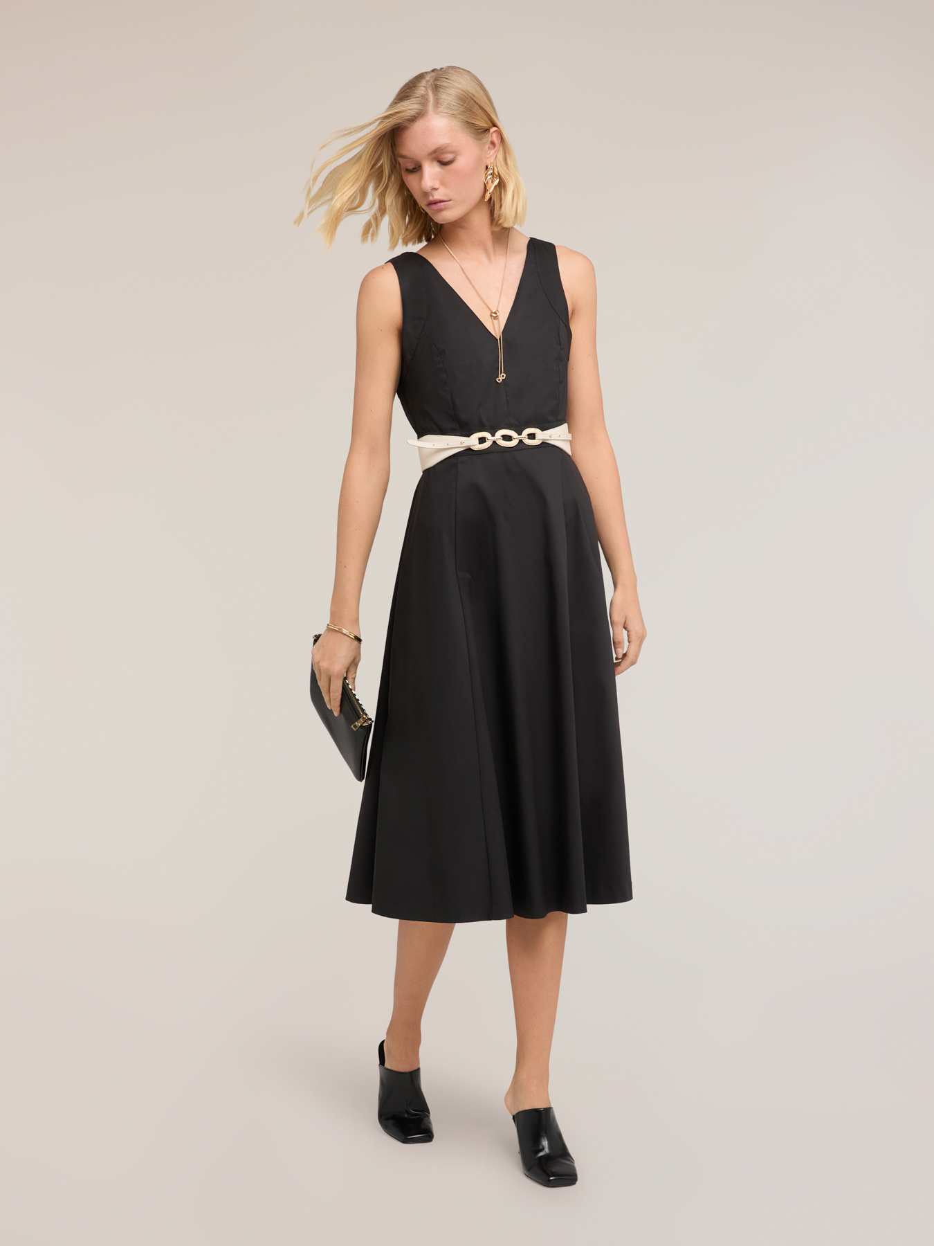 Robe &eacute;vas&eacute;e en coton technique image number 3