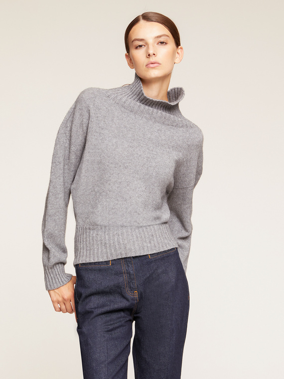 Oversize-Pullover mit Cut-Out hinten