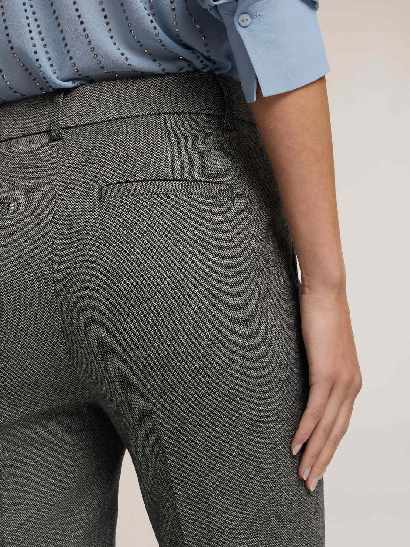 Pantalones slim de tweed image number 3