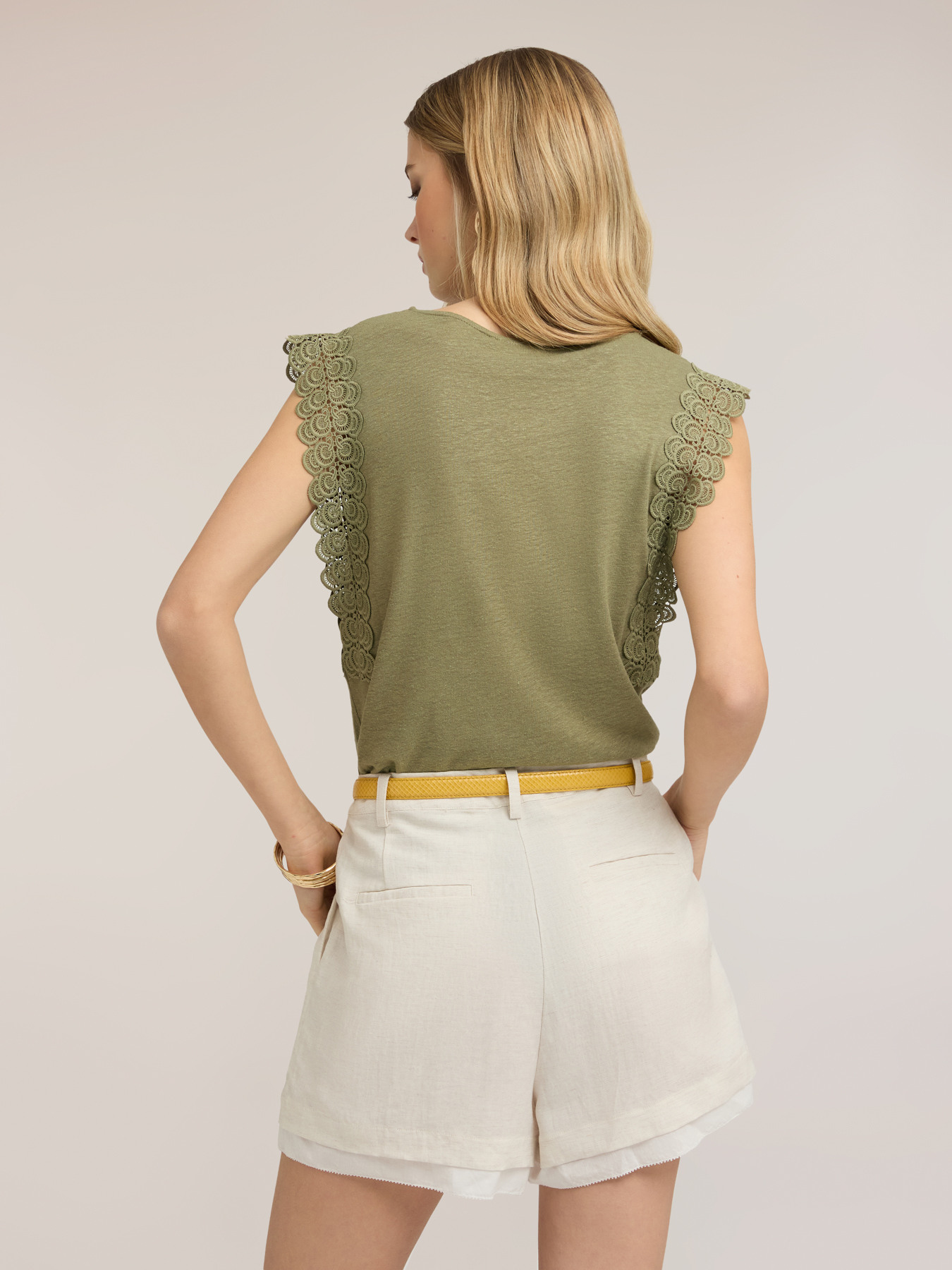 Mixed linen T-shirt with lace inserts image number 1
