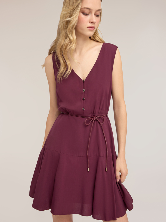 Rochie evazată din viscoză cu curea &icirc;mpletită