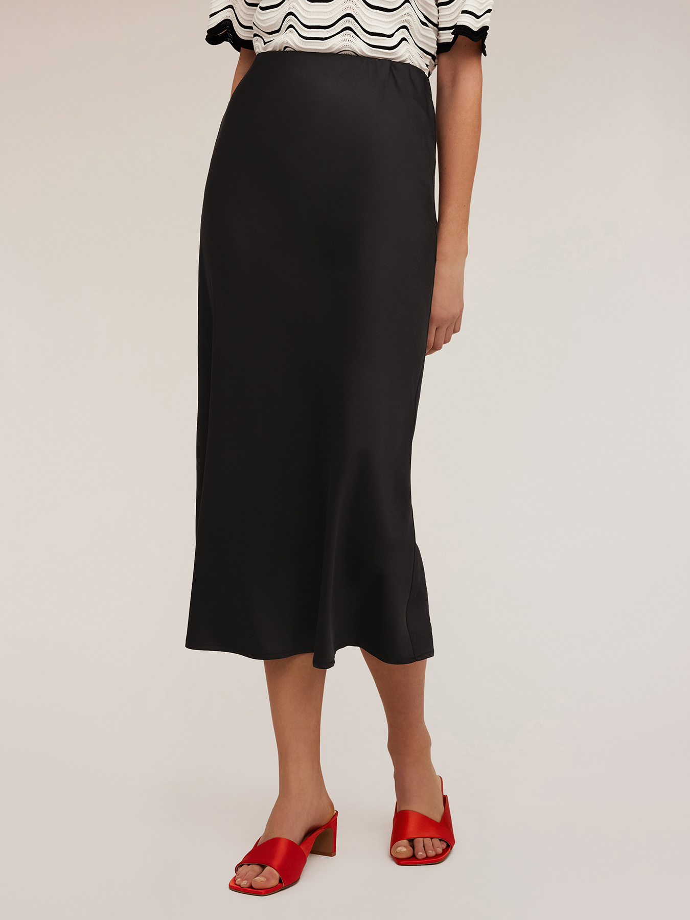 Jupe mi-longue en satin image number 2