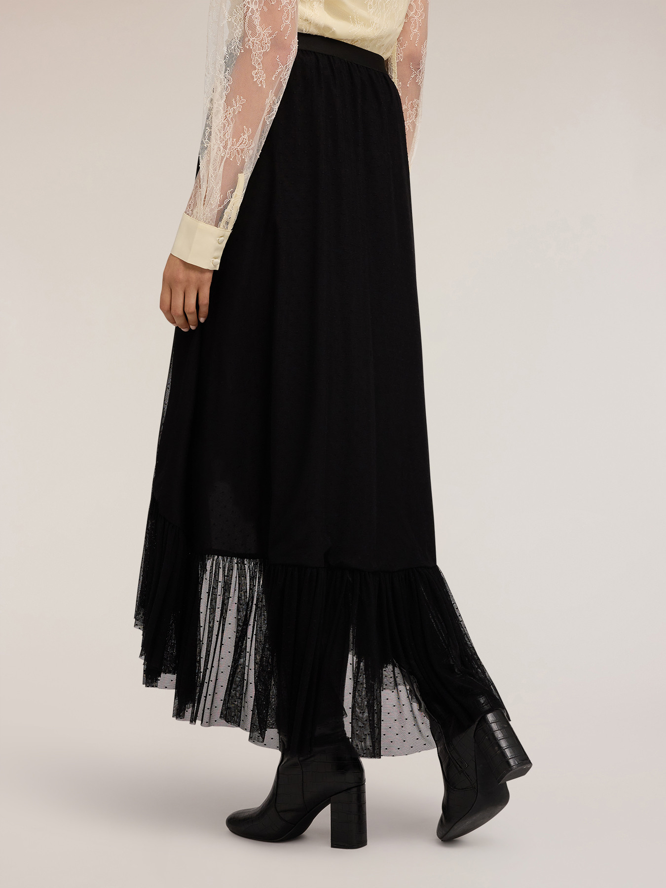 Asymmetrical flared skirt in plumetis image number 1