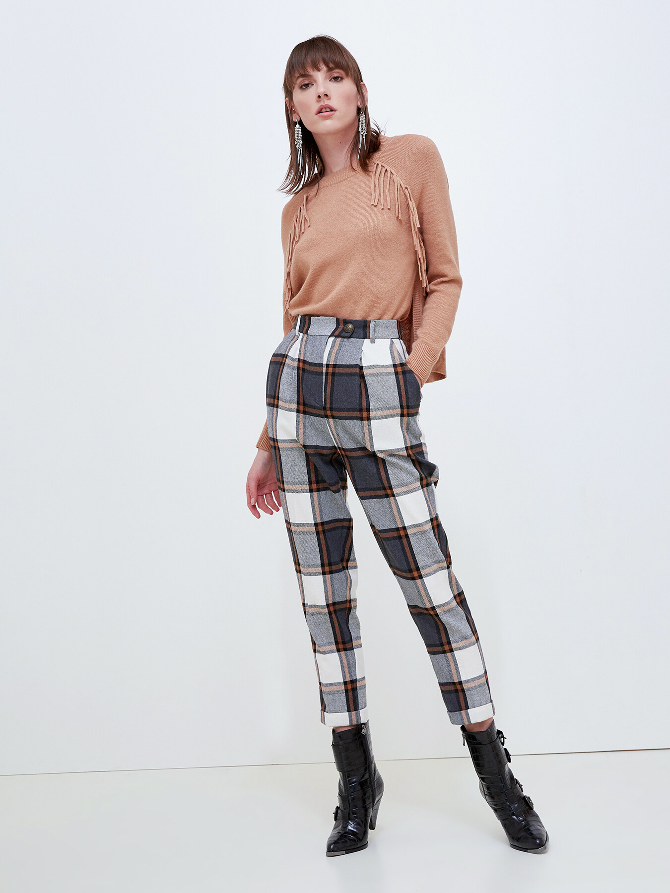Chequered pattern carrot fit trousers image number 0