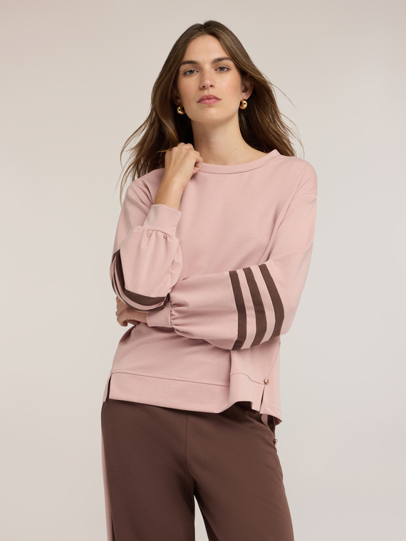 Closed sweatshirt with contrasting bands and slit