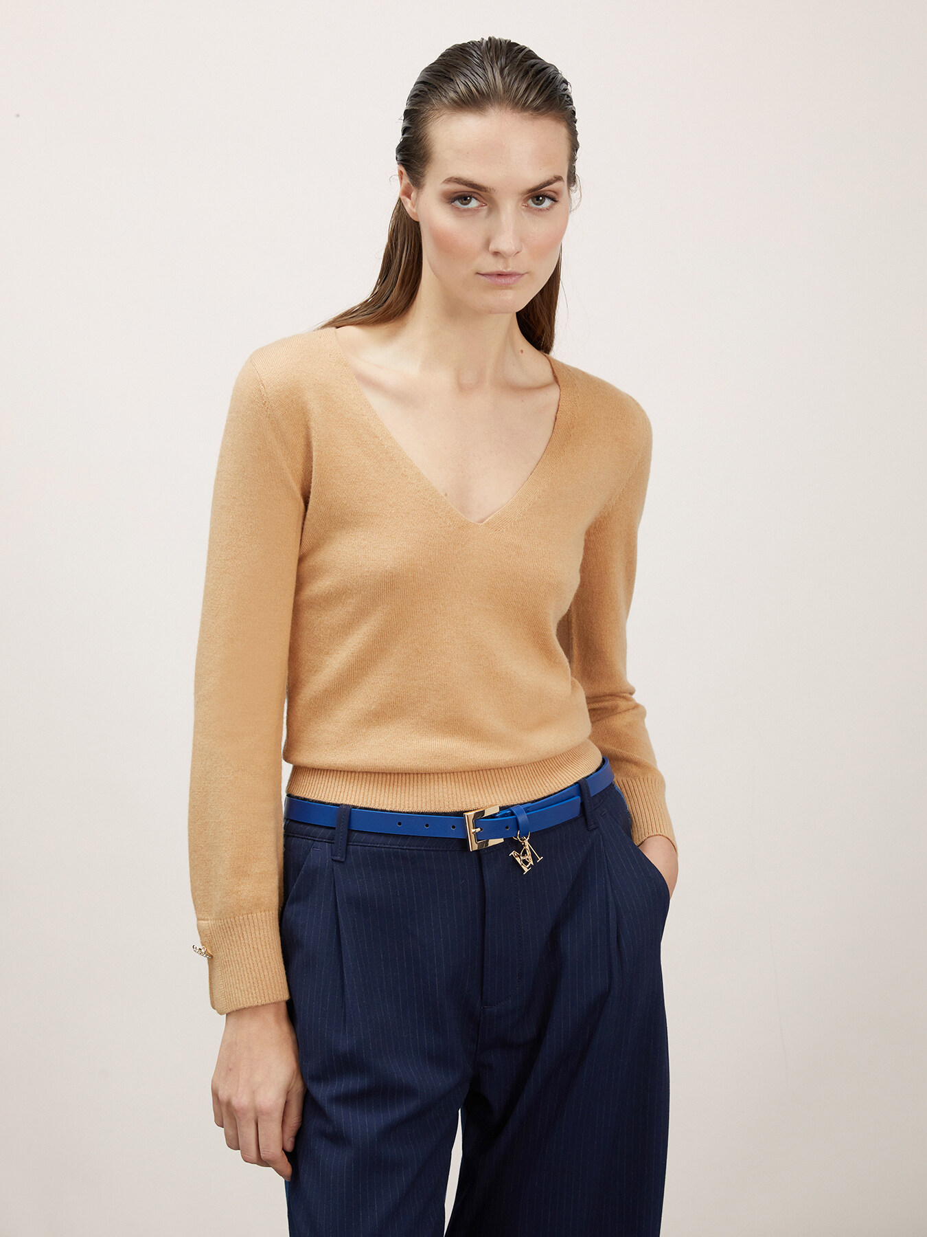 Pullover mit Schmuckknopf an den B&uuml;ndchen image number 2