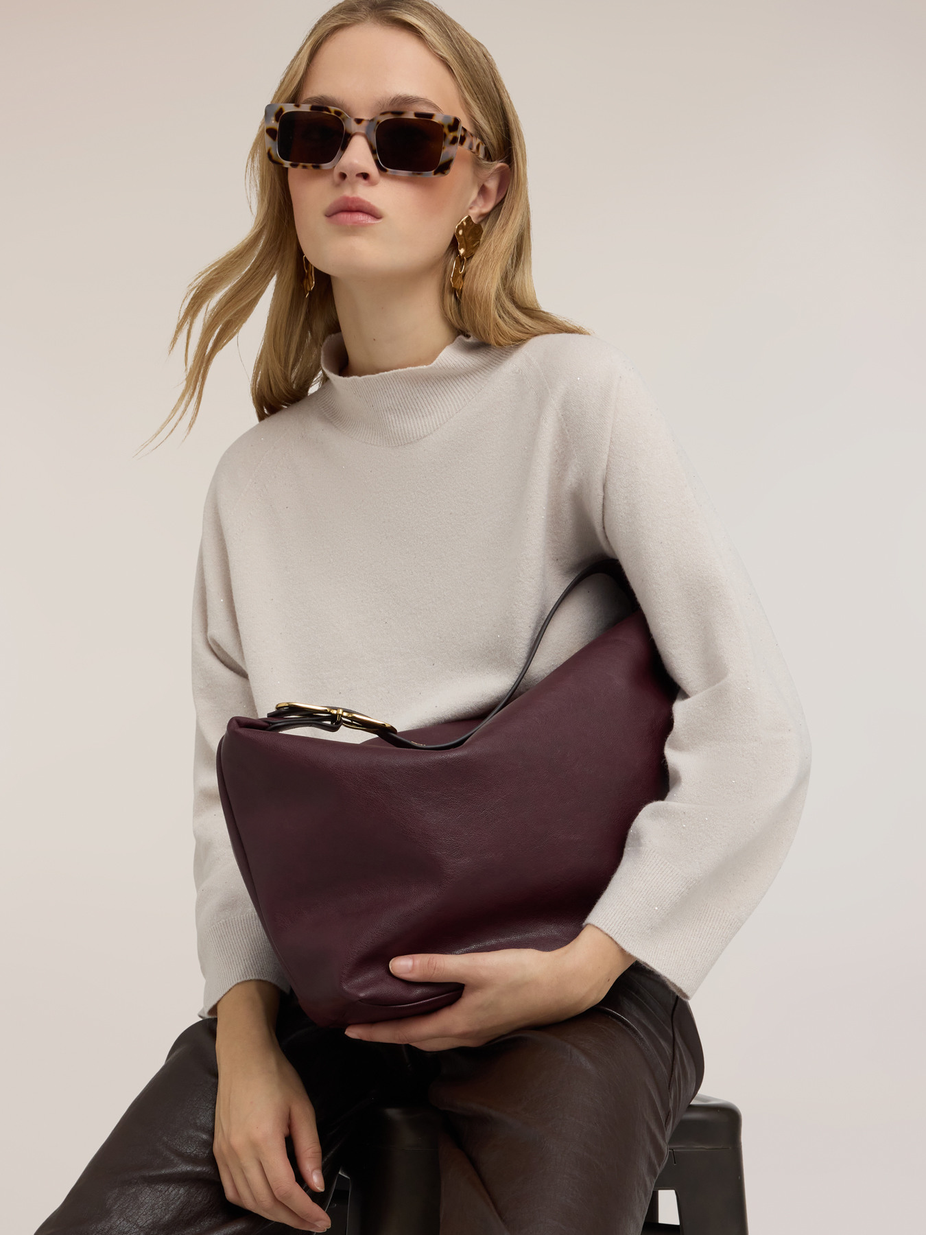 Rollkragenpullover aus Viskosemischung mit Pailletten image number 3