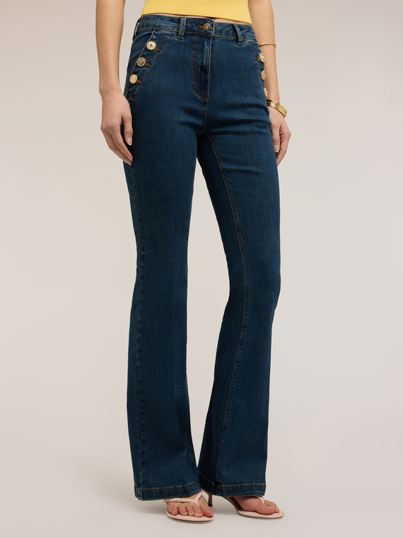 Flared Jeans mit Schmuckkn&ouml;pfen