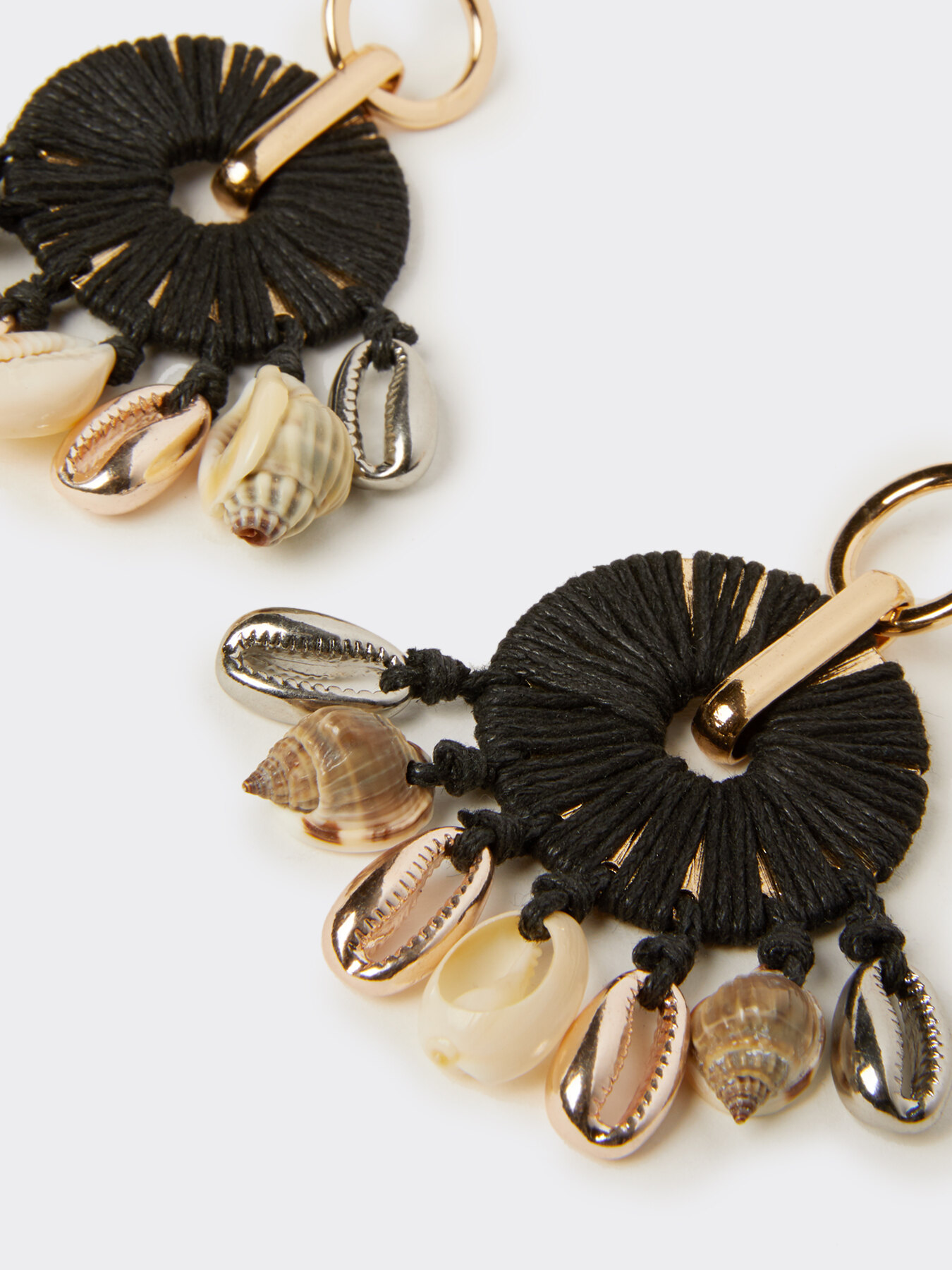 Dangling earrings with shells image number 0