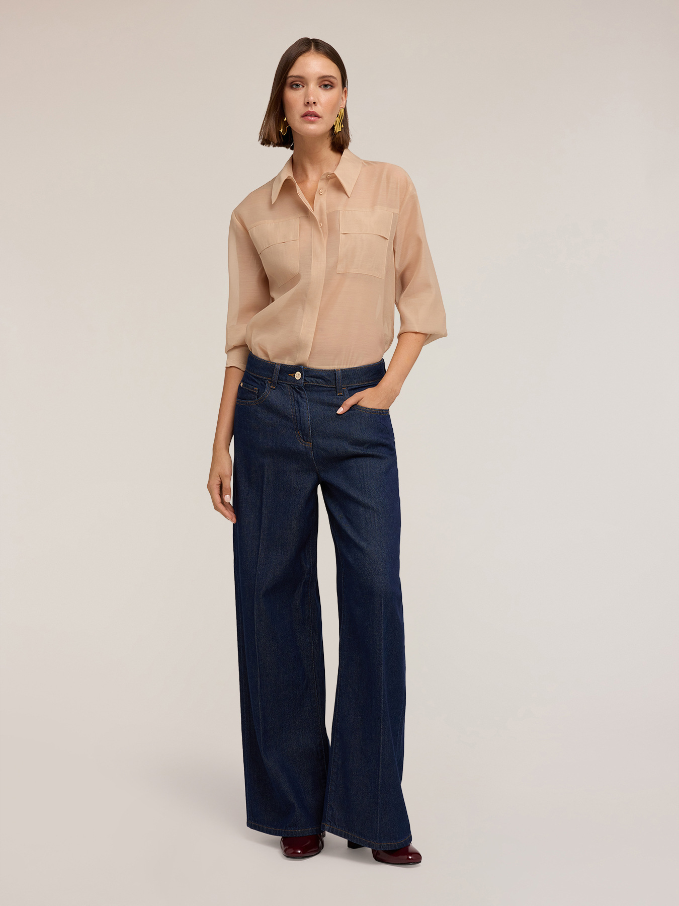Wide leg slouchy jeans in mixed TENCEL&trade; fabric, Kate model image number 3
