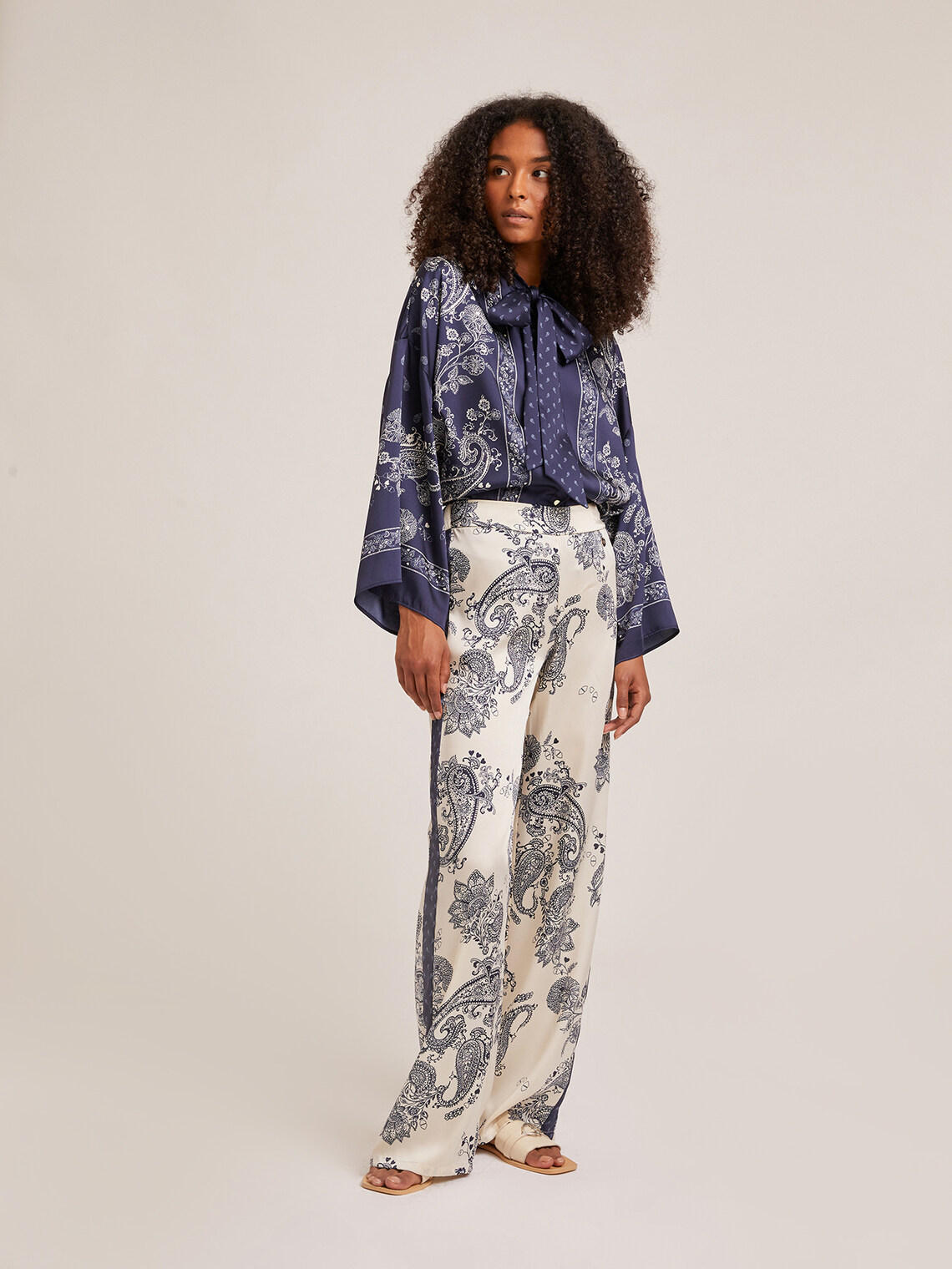 Pantaloni larghi fantasia foulard - Motivi.com