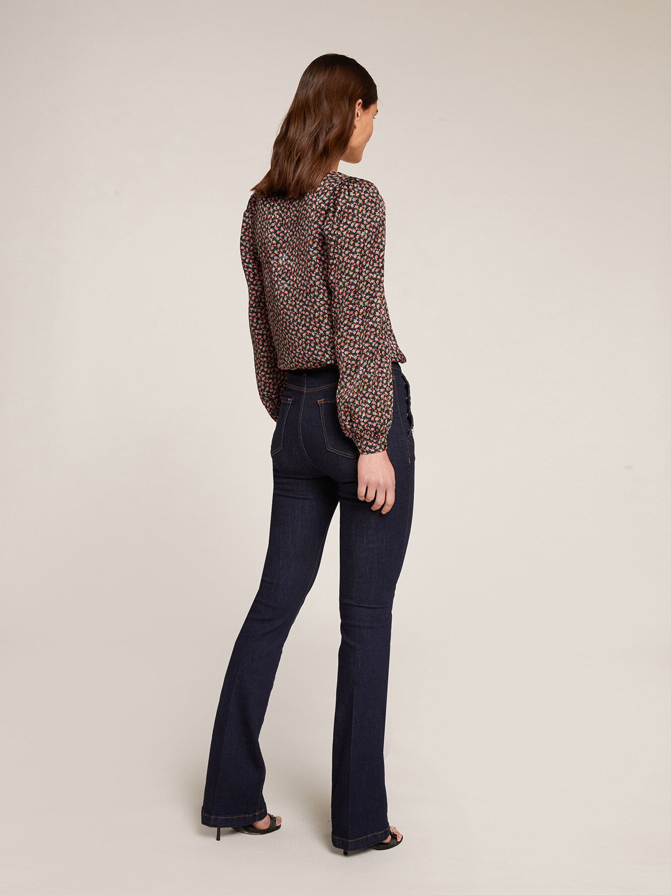 Blusa scollo a v fantasia a fiori image number 1