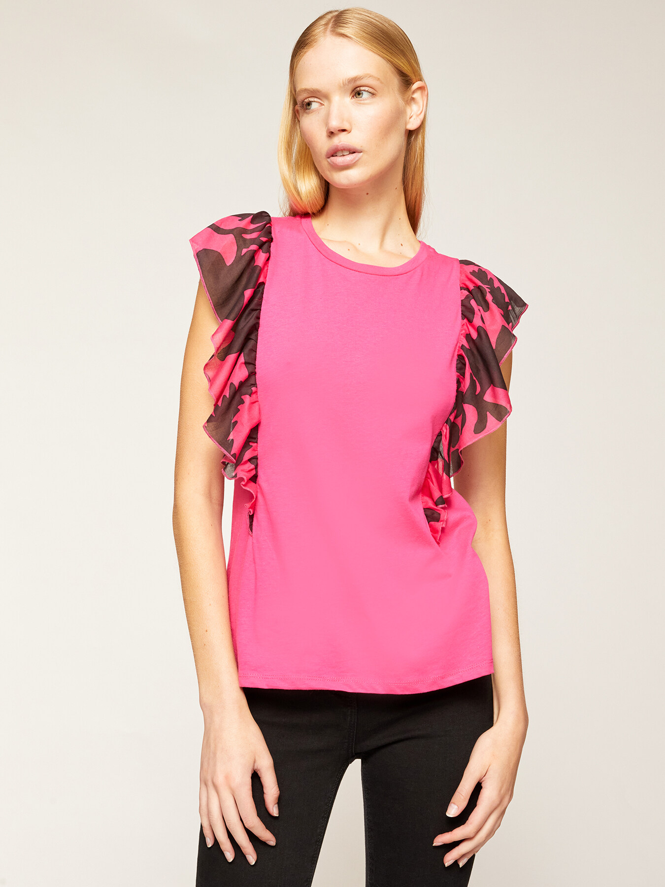 T-shirt with floral patterned ruffle sleeves image number 0