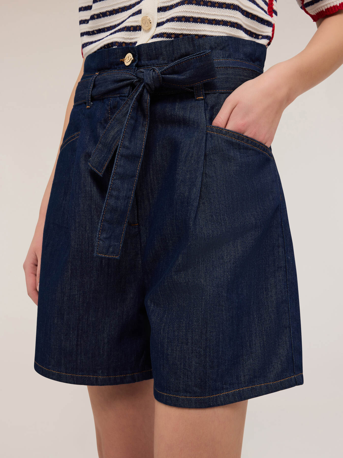 Shorts a vita alta in denim image number 2