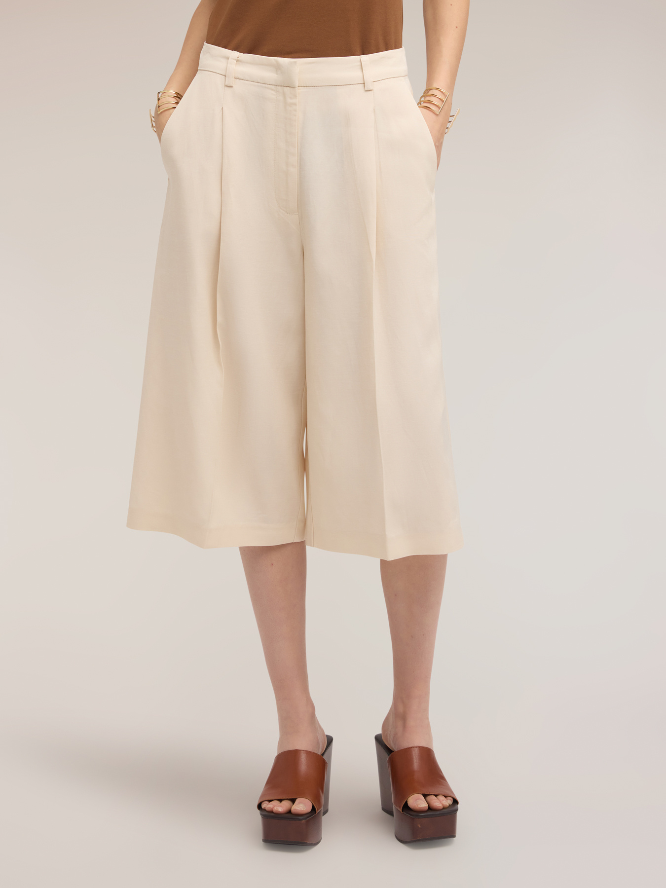 Lange Bermuda-Shorts aus Leinen-Mix image number 2