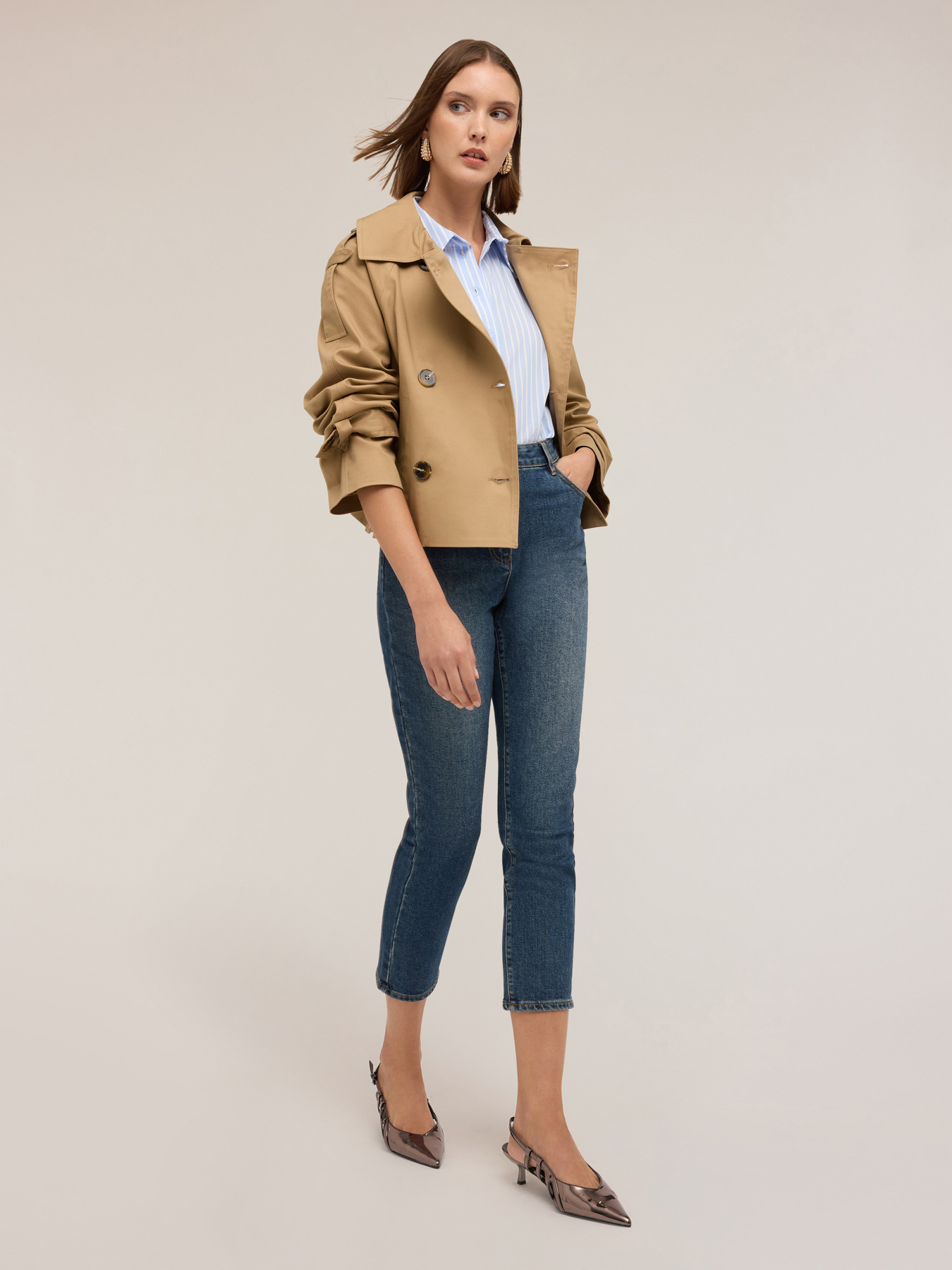 Short double-breasted trench coat image number 0