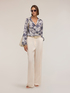 Bluse aus Satin mit Print und Drapierung image number 2