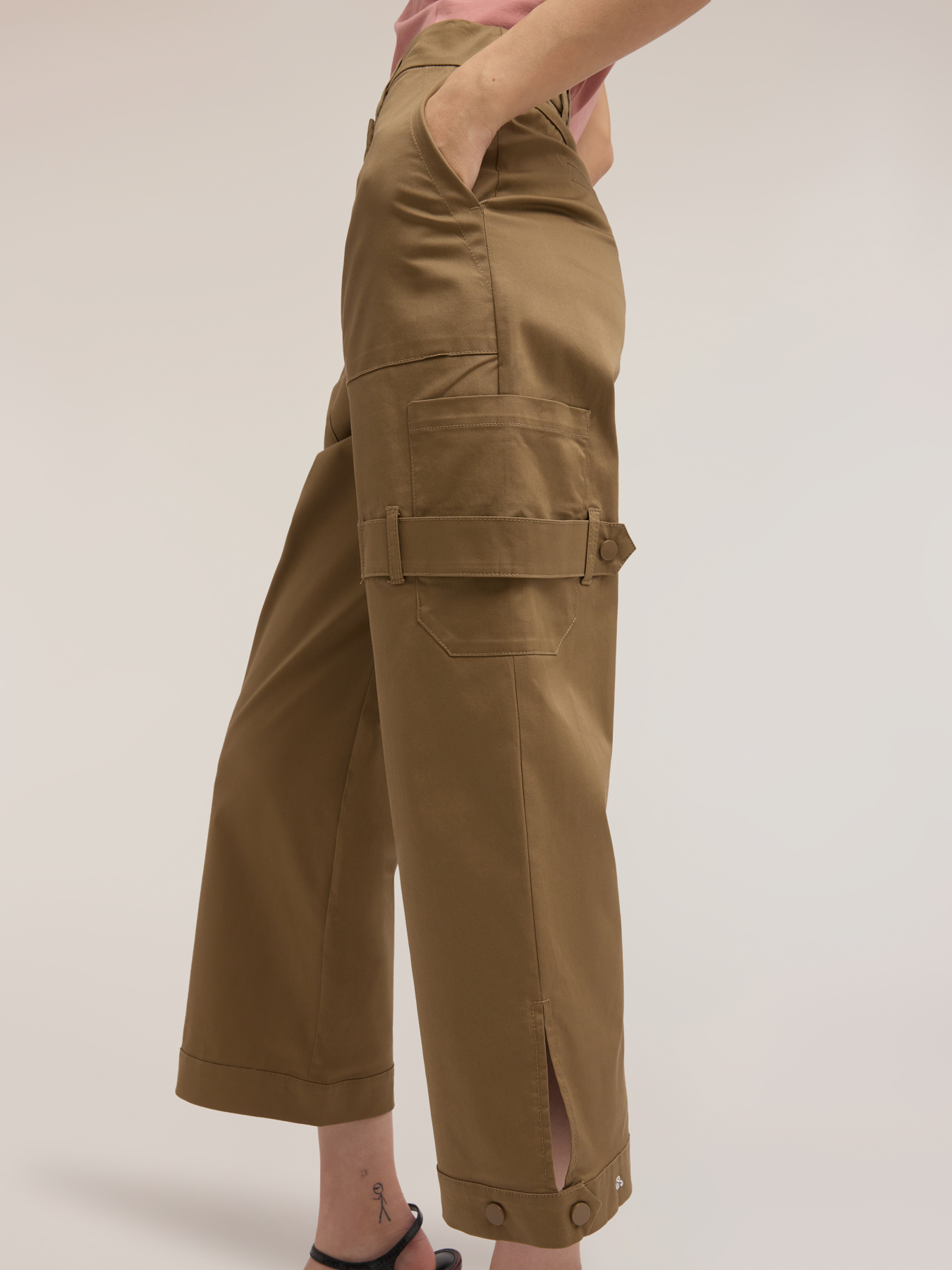 Cotton gabardine cargo pants image number 3