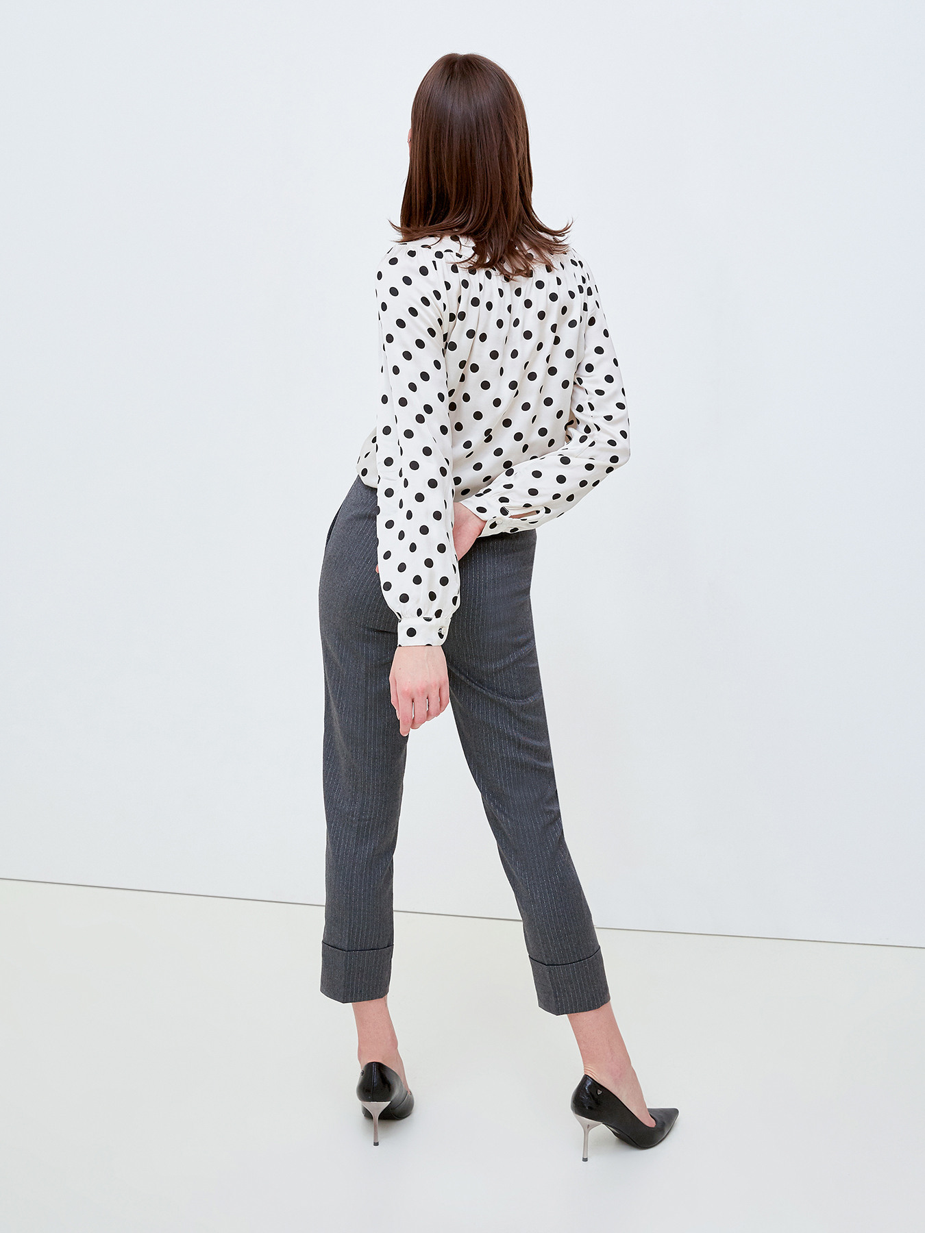 Blusa con fiocco in raso a pois image number 1