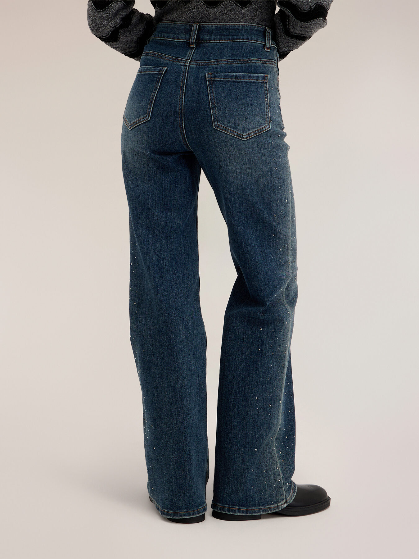 Jeans wide con applicazioni di strass image number 2
