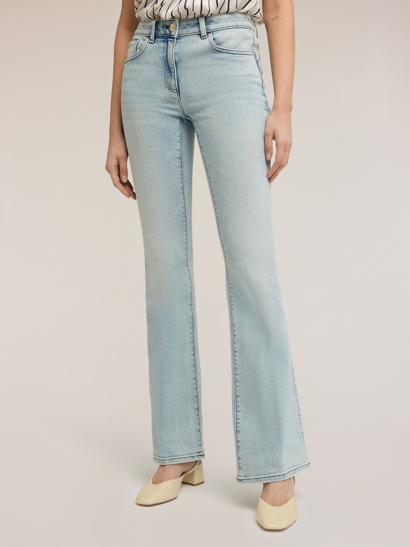 Flare Push-up Jeans mit hoher Taille image number 2