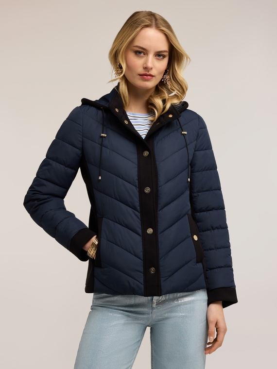 Leichte Daunenjacke aus zwei Materialien
